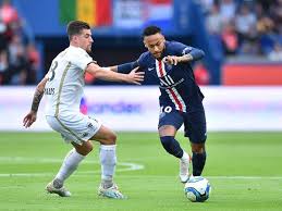 Paris Saint-Germain somt Neymar op voor 150 miljoen